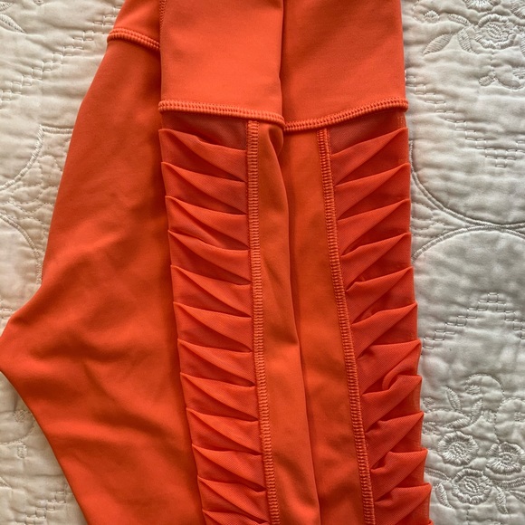 lululemon athletica sunshine salutation crop - Picture 5 of 7